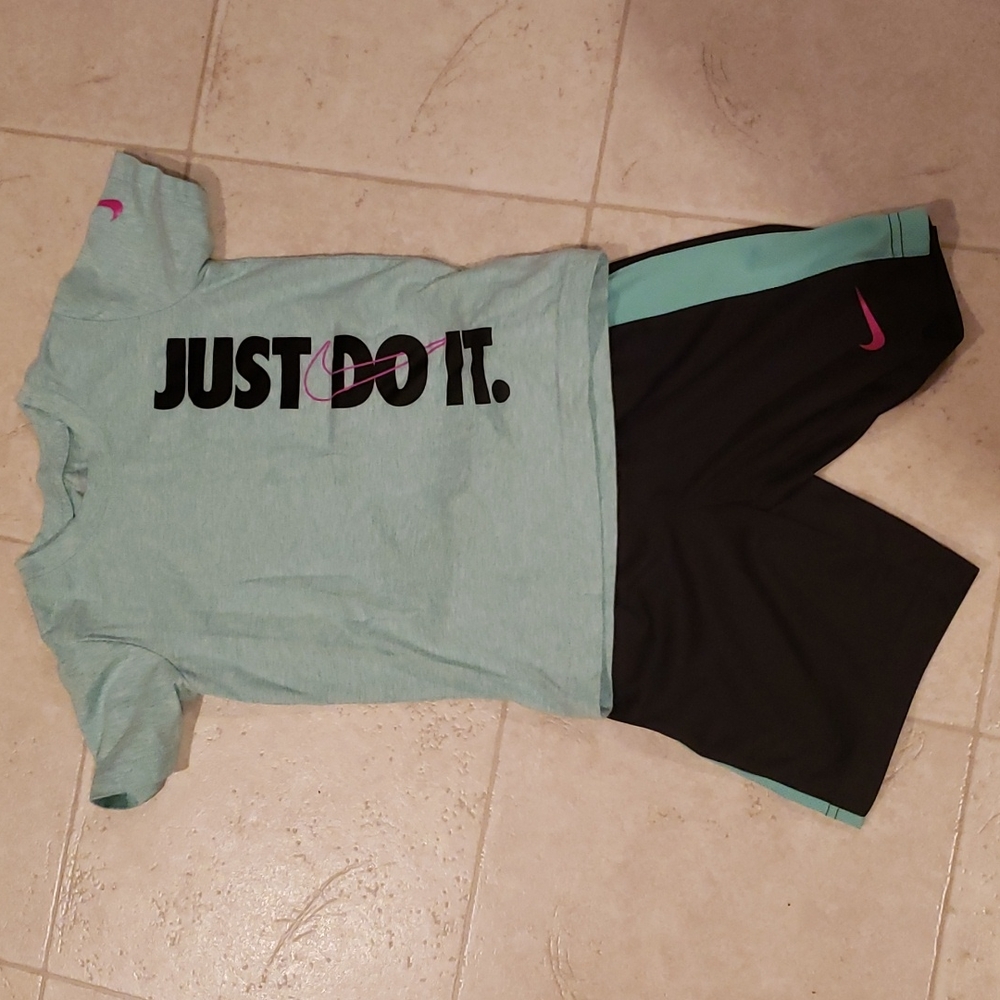 Nike shorts and t-shirt set
